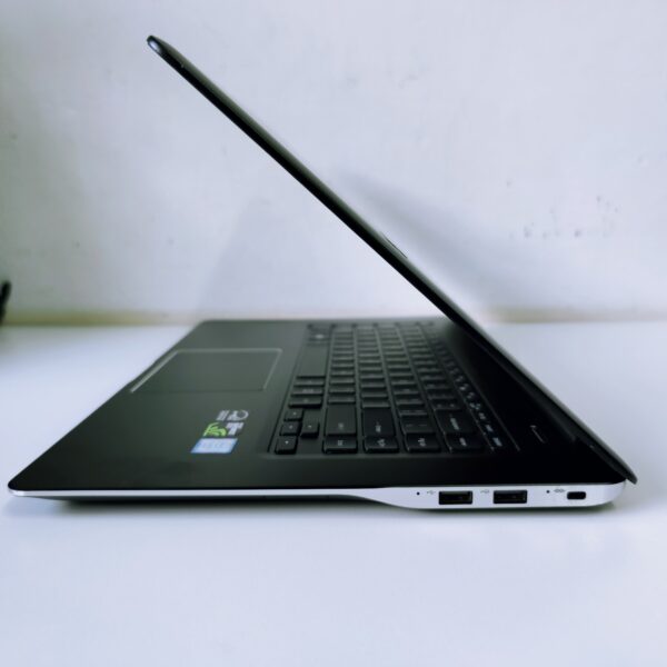Samsung AtivBook 9 Pro(TouchSmart Gaming Laptop)